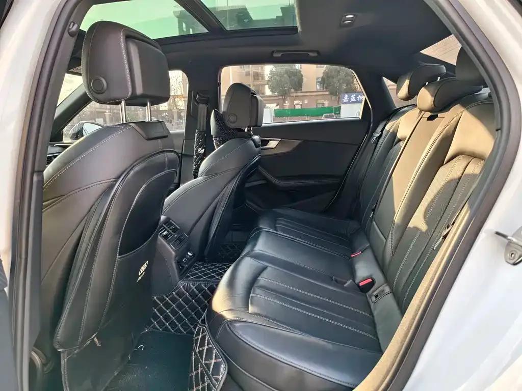 Audi A4L 2023 из CN, фото 5