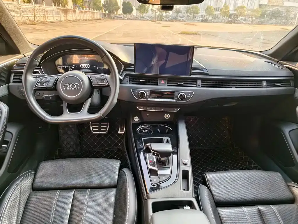 Audi A4L 2023 из CN, фото 9