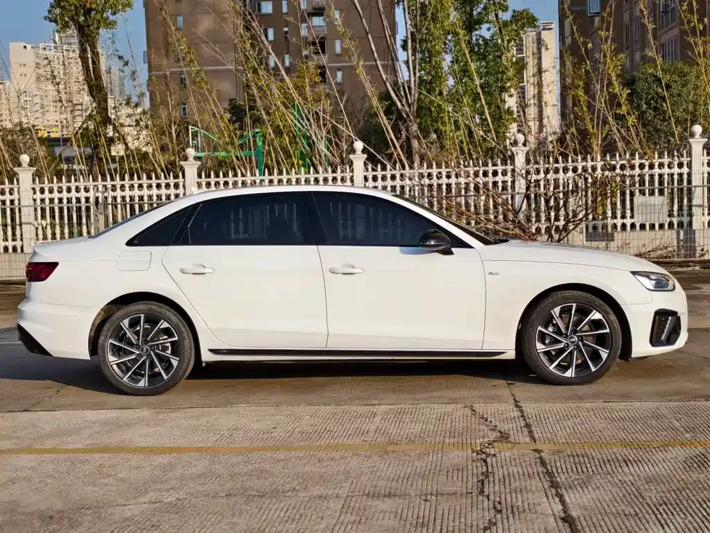 Audi A4L 2023 из CN, фото 10