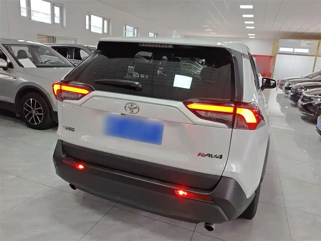 Toyota RAV4 2023 из CN, фото 6
