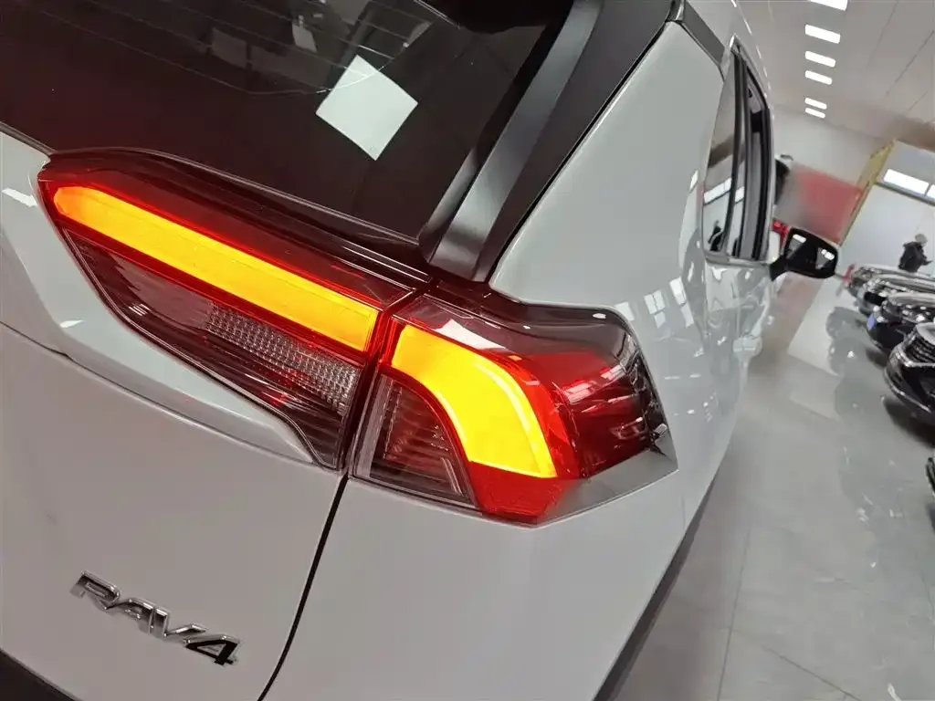 Toyota RAV4 2023 из CN, фото 7