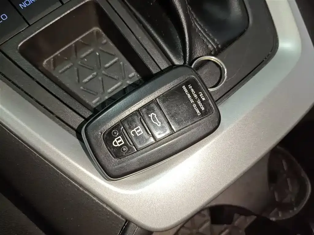 Toyota RAV4 2023 из CN, фото 8