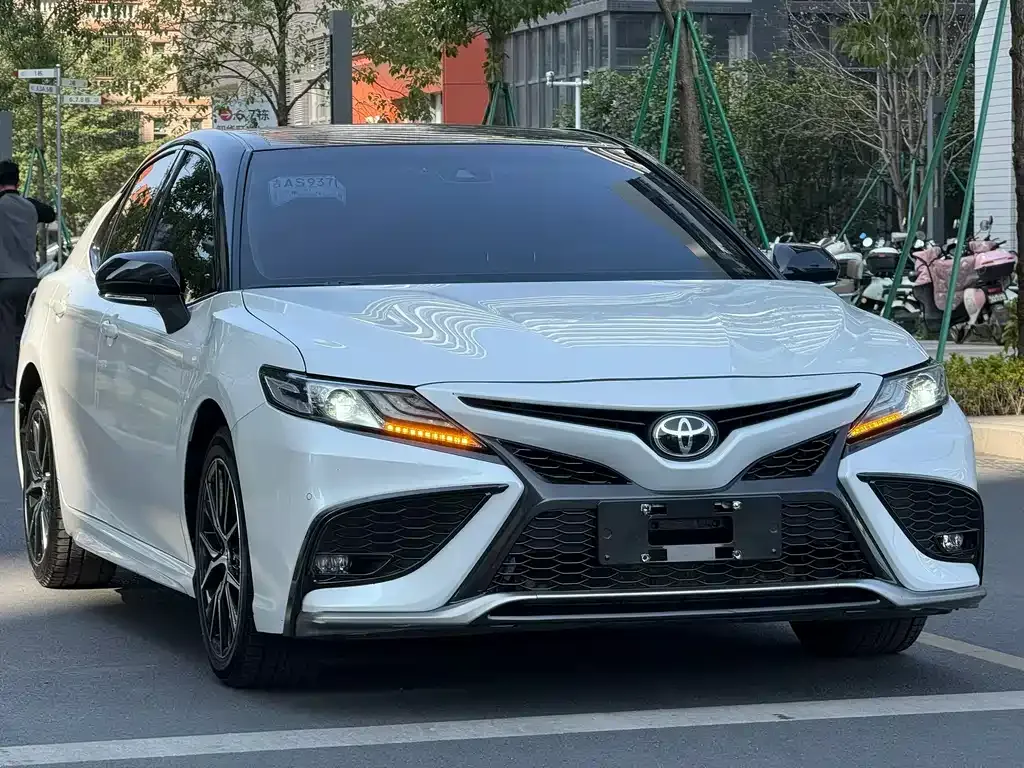 Toyota Camry 2024 из CN, фото 1