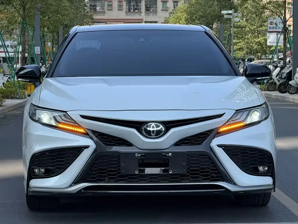 Toyota Camry 2024 из CN, фото 2