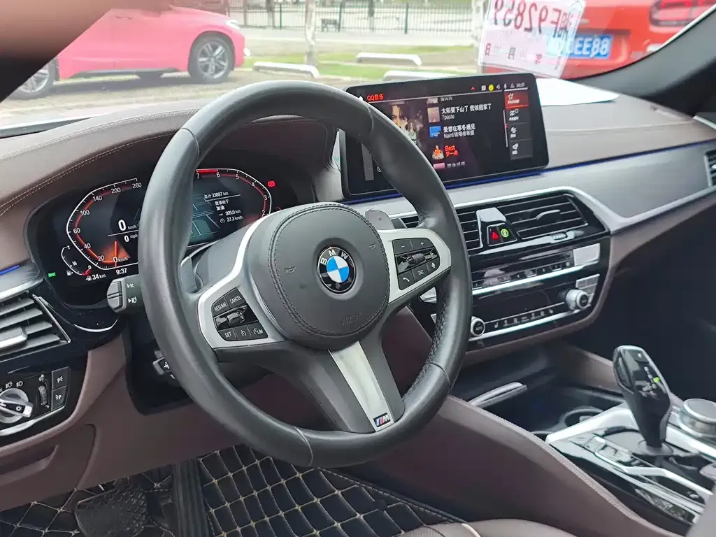 BMW 5 Series 2021 из CN, фото 5