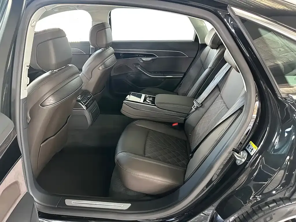 Audi A8 2025 из CN, фото 4