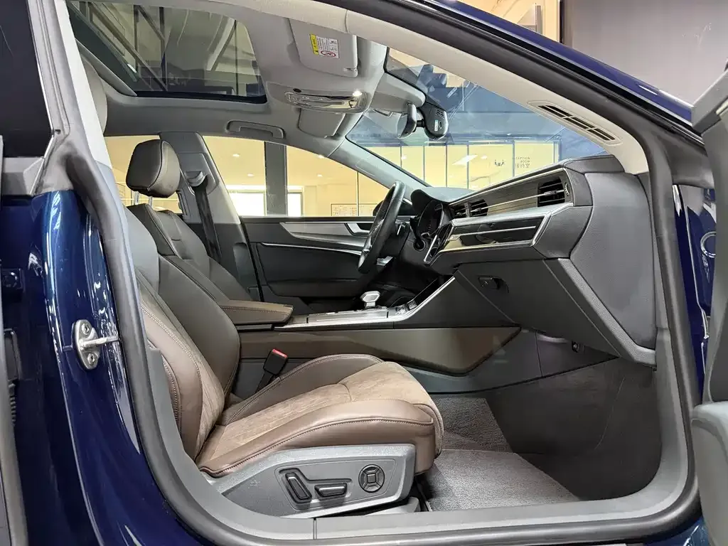 Audi A7L 2023 из CN, фото 5