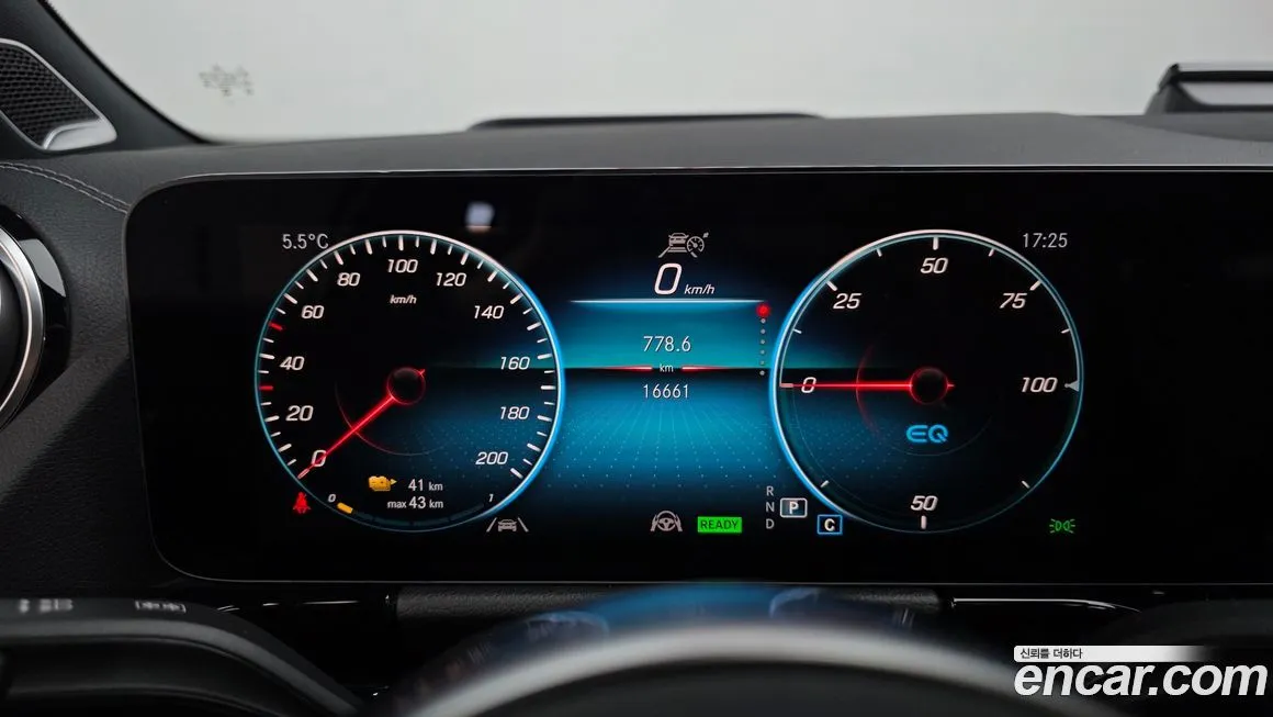 Mercedes-Benz EQA — фото 10