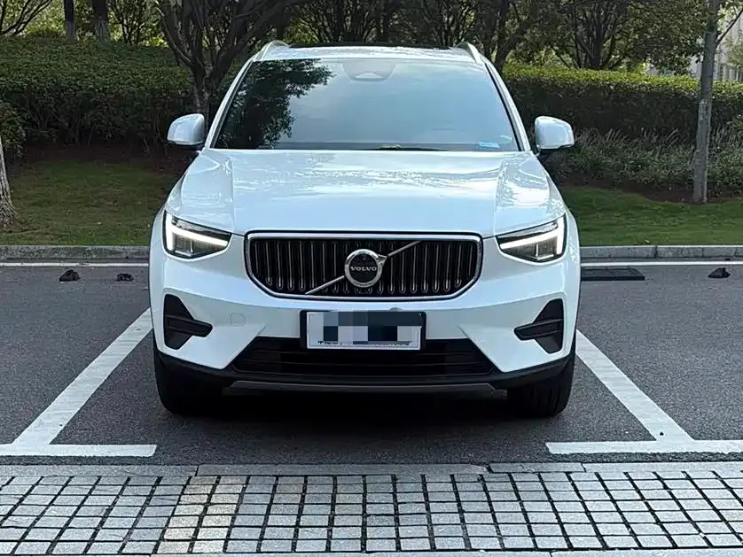 Volvo XC40 — фото 3