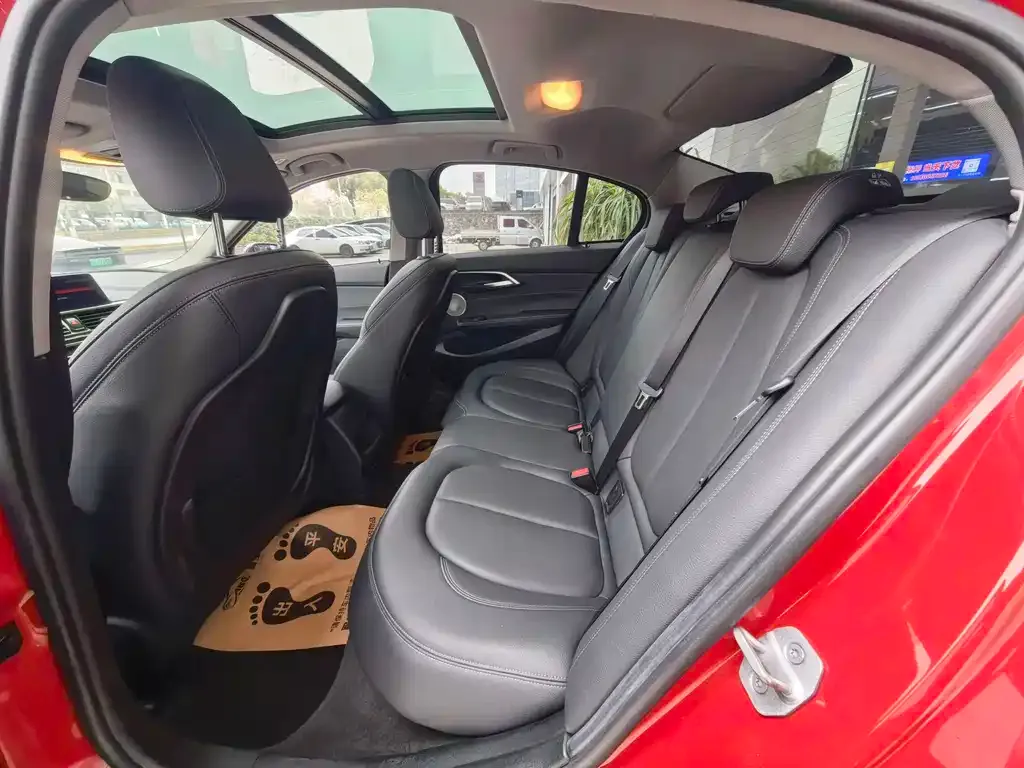 BMW 1 Series 2021 из CN, фото 4