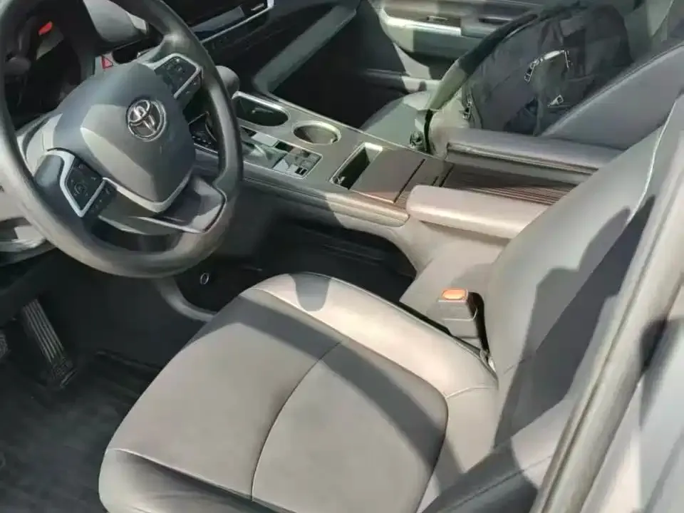 Toyota Granvia 2024 из CN, фото 3