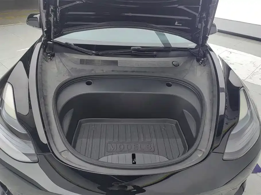 Tesla Model 3 — фото 10