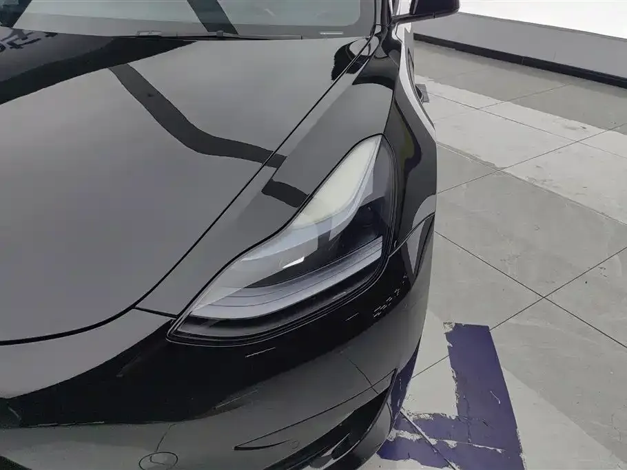 Tesla Model 3 — фото 3