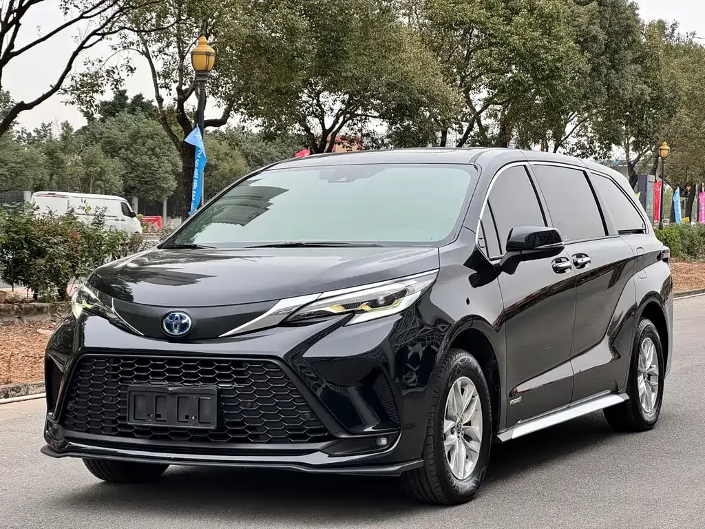 Toyota Granvia 2023 из CN, фото 1