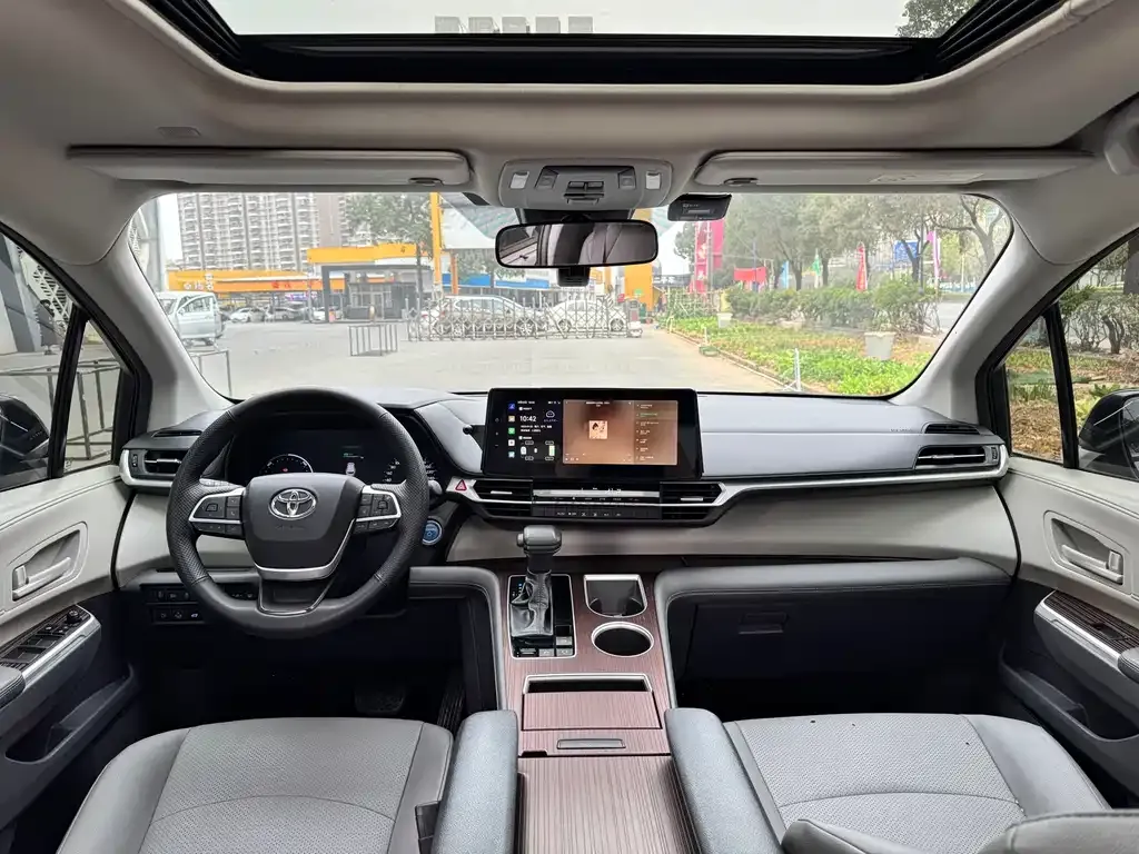 Toyota Granvia 2023 из CN, фото 8