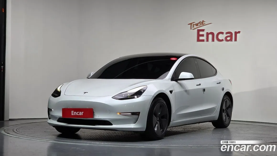 Tesla Model 3 — фото 1