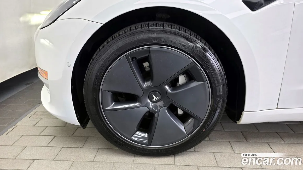 Tesla Model 3 — фото 10