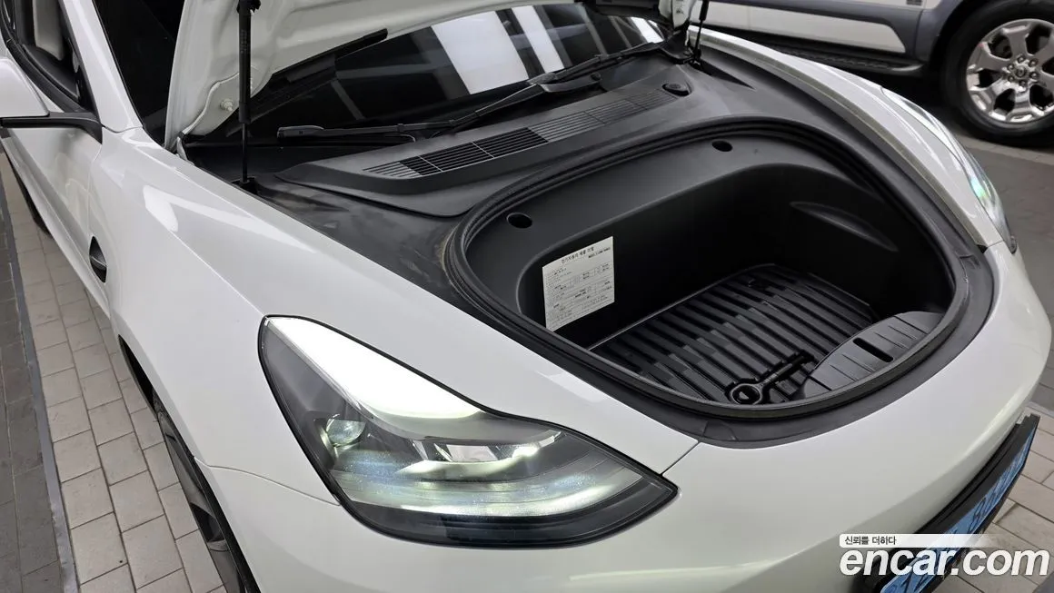 Tesla Model 3 — фото 9