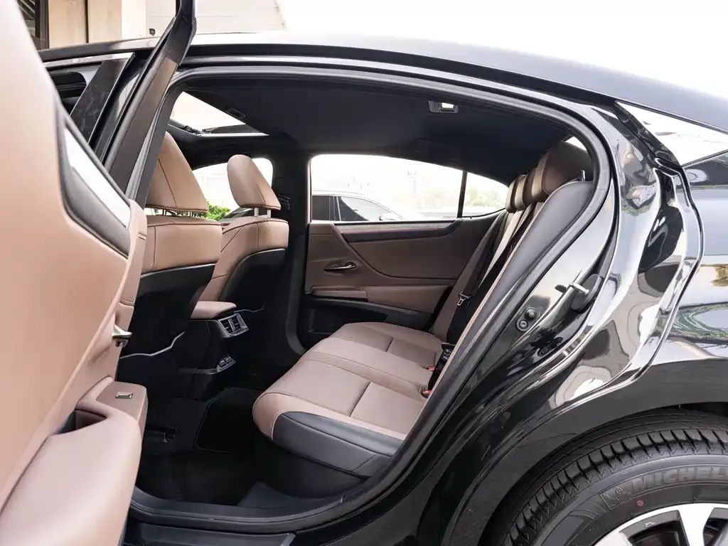 Lexus ES 2025 из CN, фото 6