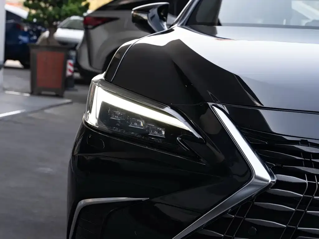 Lexus ES 2025 из CN, фото 2