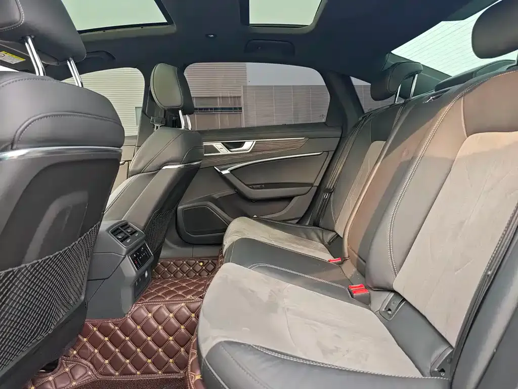 Audi A6L 2023 из CN, фото 6