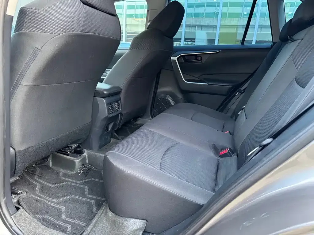 Toyota RAV4 2024 из CN, фото 2