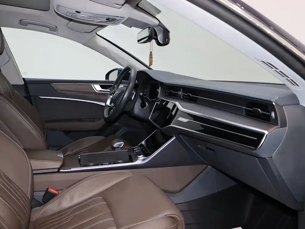 Audi A7L 2021 из CN, фото 9