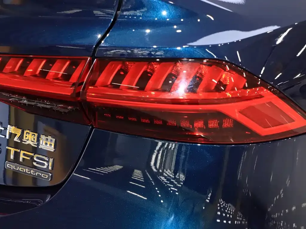 Audi A7L 2021 из CN, фото 6