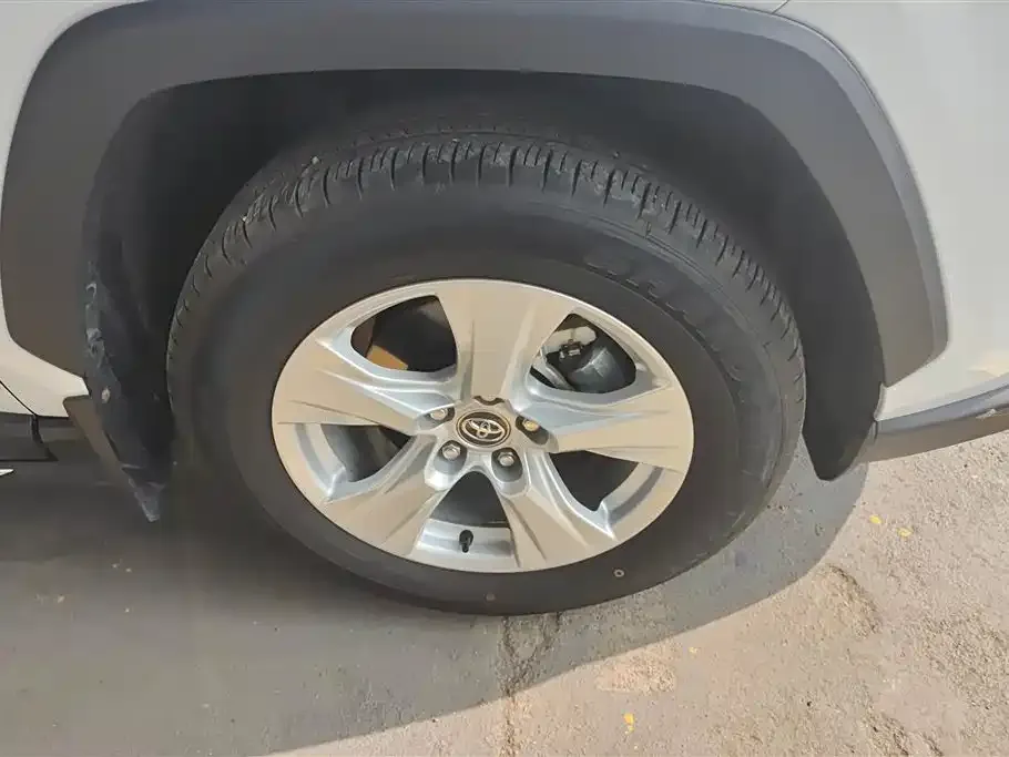Toyota RAV4 2025 из CN, фото 3