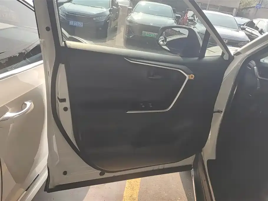 Toyota RAV4 2025 из CN, фото 10
