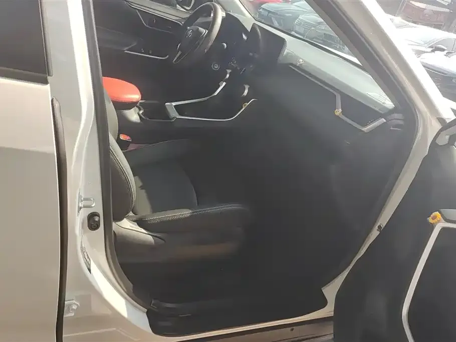 Toyota RAV4 2025 из CN, фото 5
