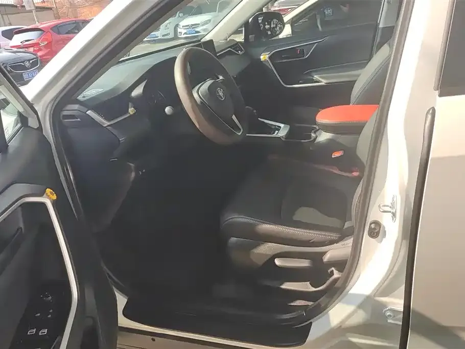 Toyota RAV4 2025 из CN, фото 4