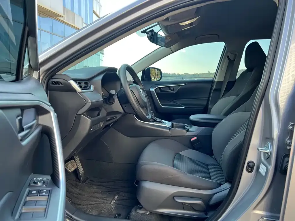 Toyota Wildlander 2023 из CN, фото 8