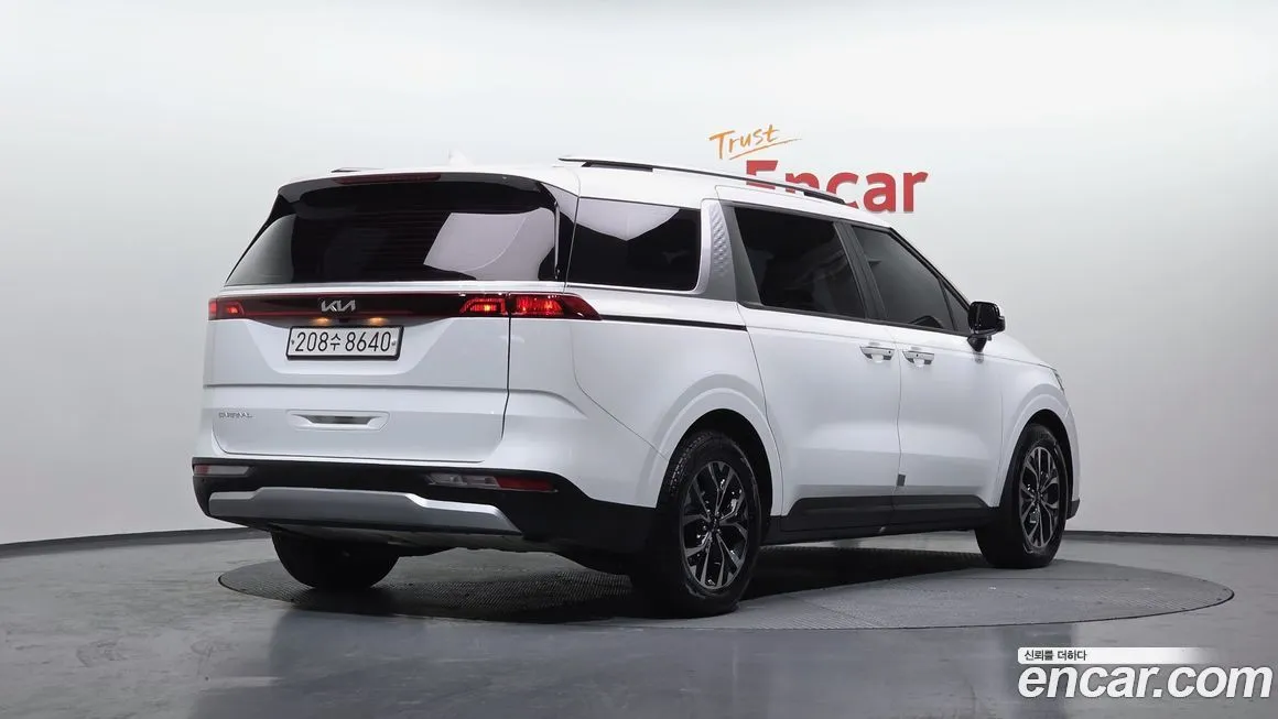 Kia Carnival — фото 10