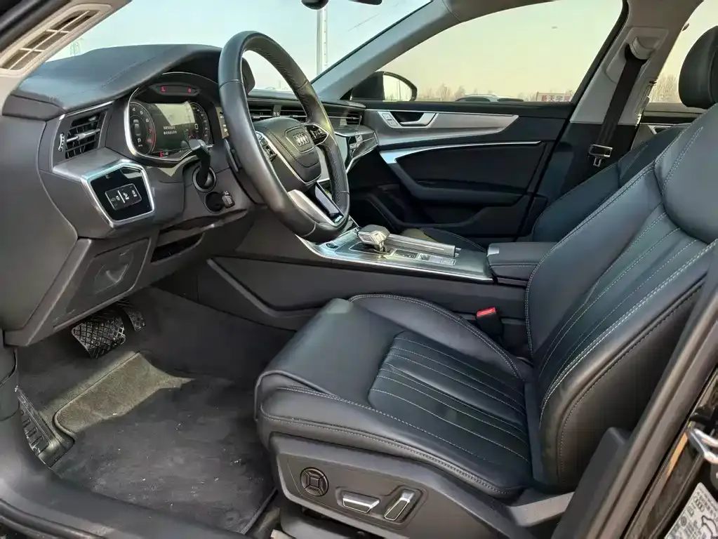Audi A6L 2023 из CN, фото 6