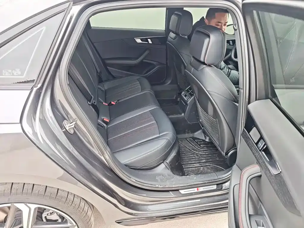 Audi A4L 2025 из CN, фото 7