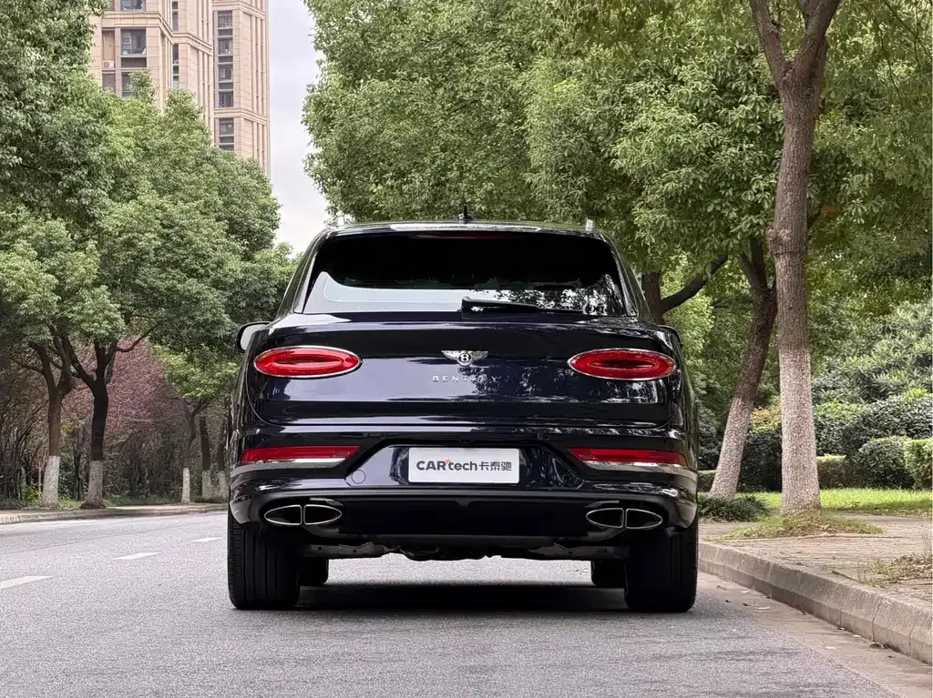 Bentley Bentayga 2024 из CN, фото 2