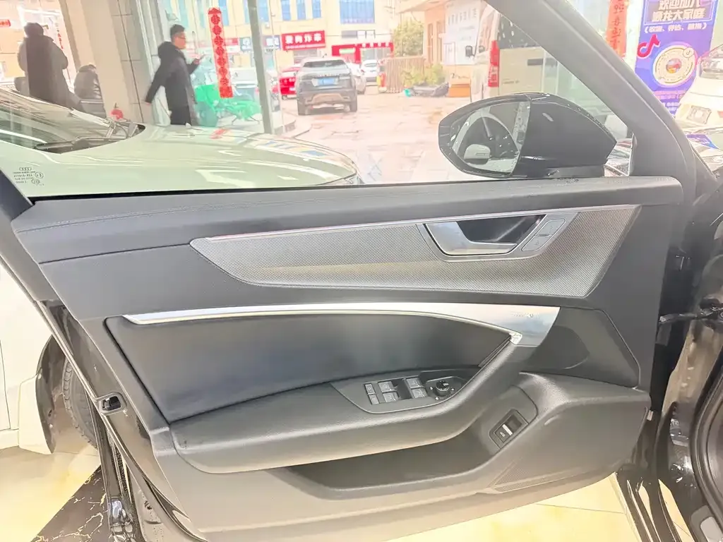 Audi A6L 2023 из CN, фото 6