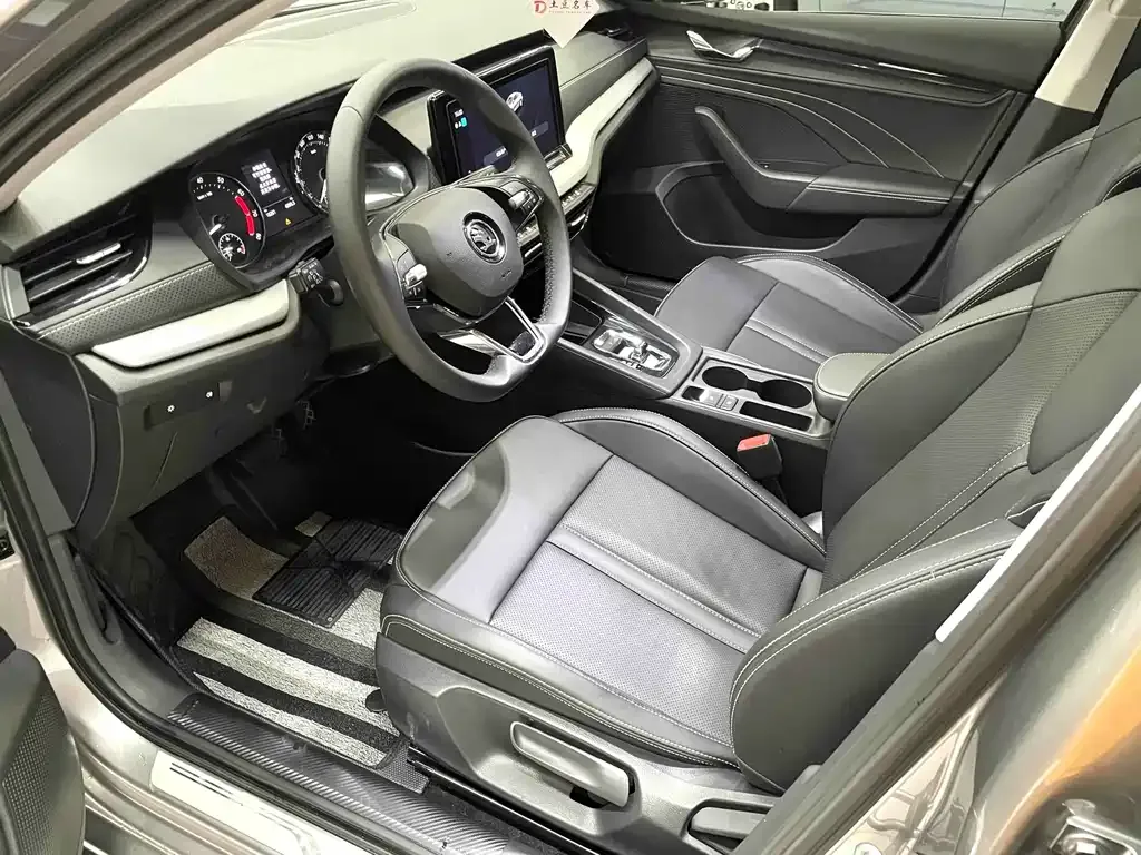 Skoda Octavia 2023 из CN, фото 8