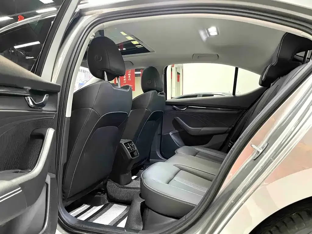 Skoda Octavia 2023 из CN, фото 5