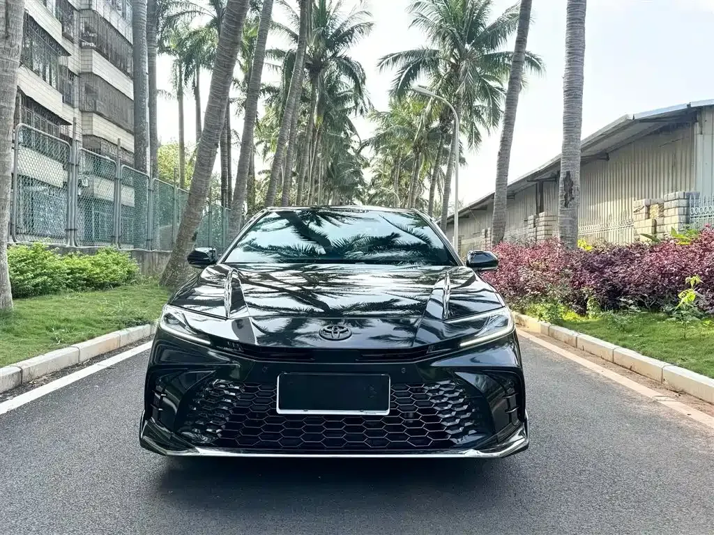 Toyota Camry — фото 2