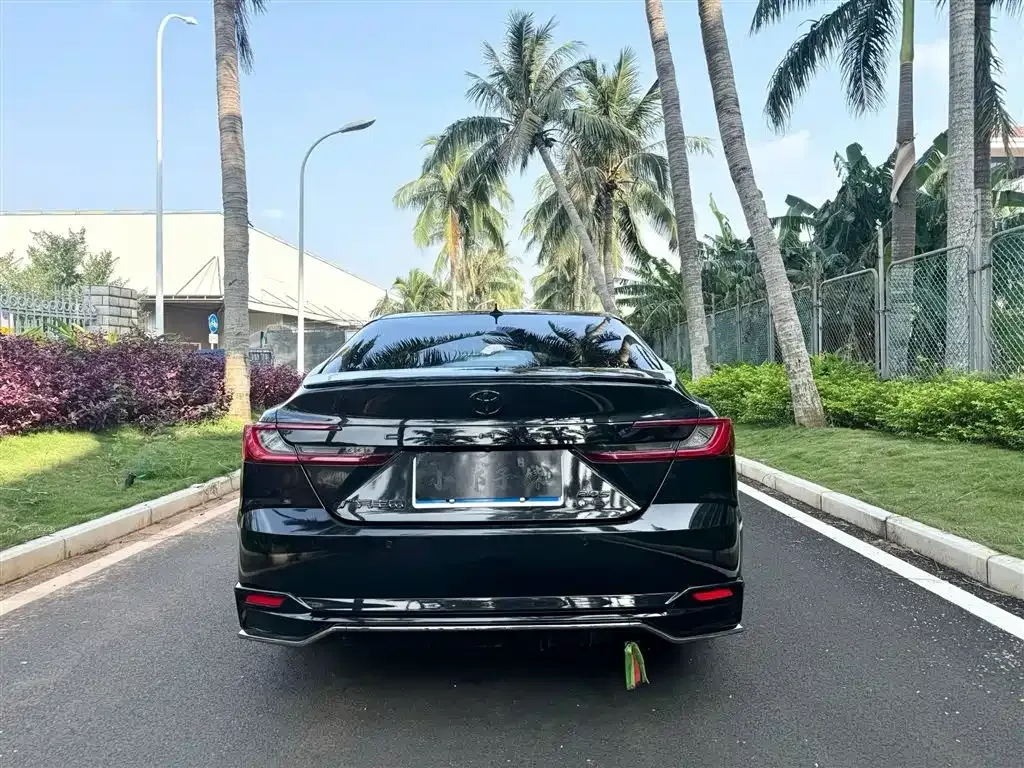 Toyota Camry — фото 9