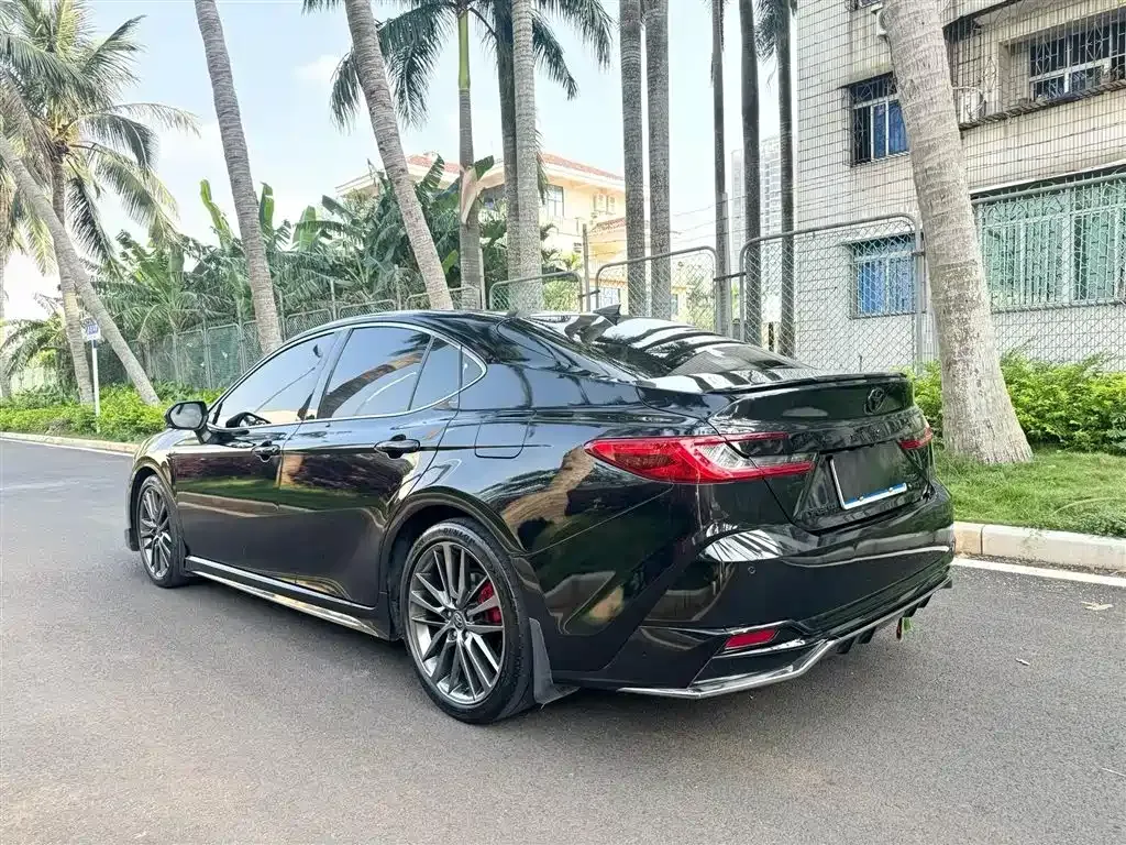 Toyota Camry — фото 7