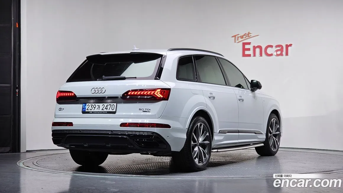 Audi Q7 2023 из KR, фото 4