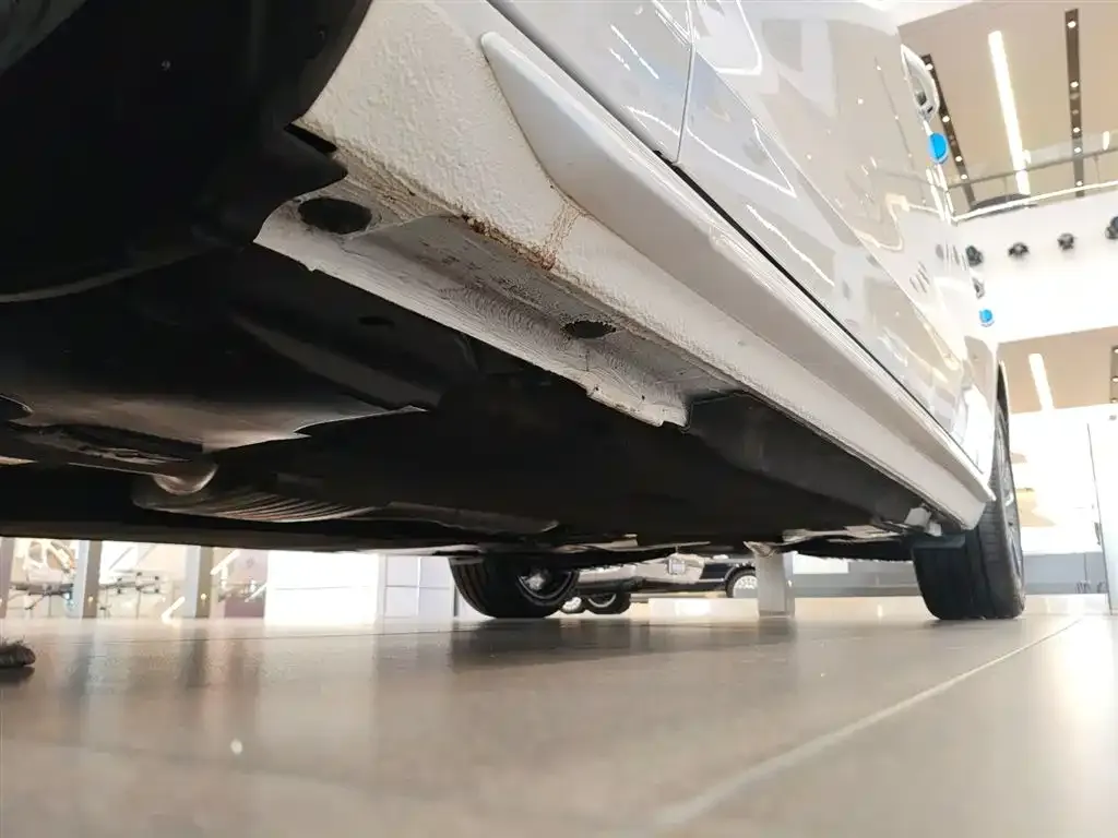 Audi A4L 2024 из CN, фото 4