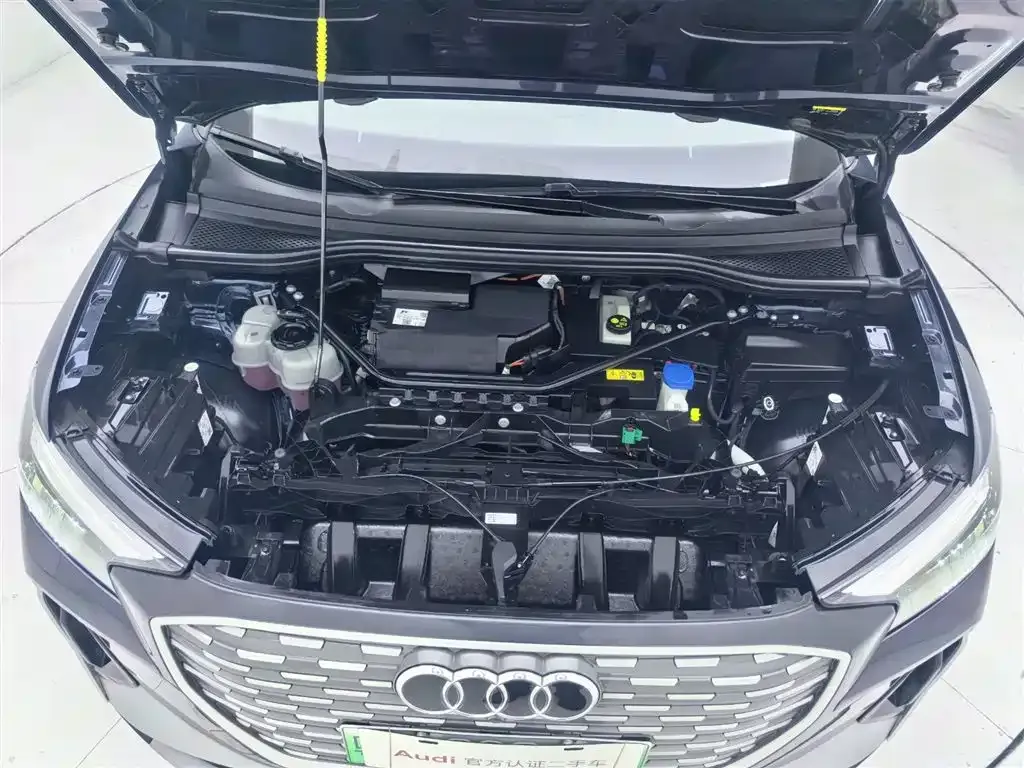 Audi Q4 e-tron — фото 3