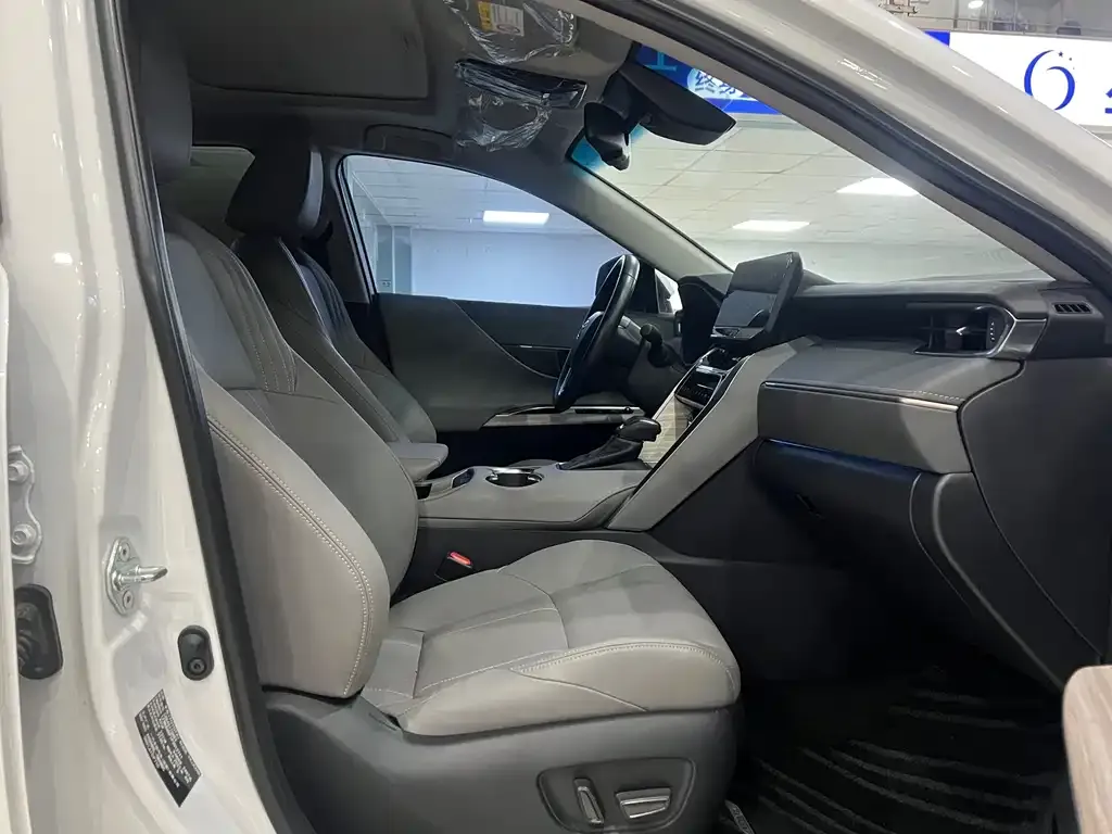 Toyota Harrier 2024 из CN, фото 10