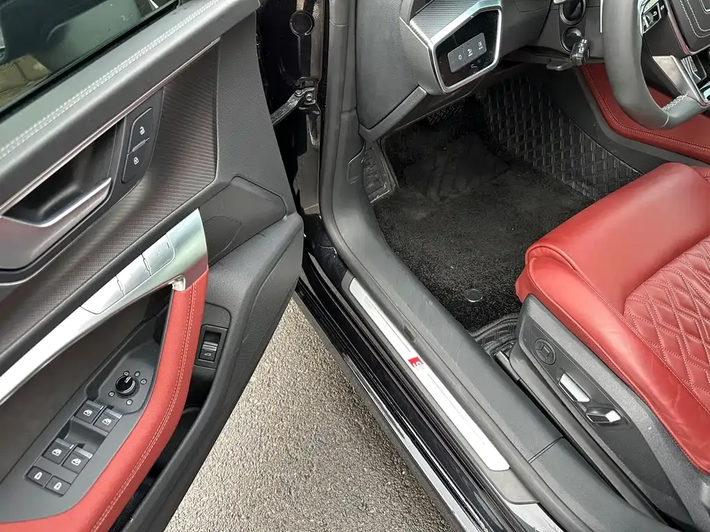 Audi A7L 2024 из CN, фото 3
