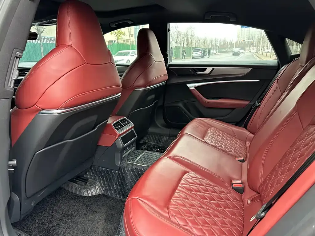 Audi A7L 2024 из CN, фото 9