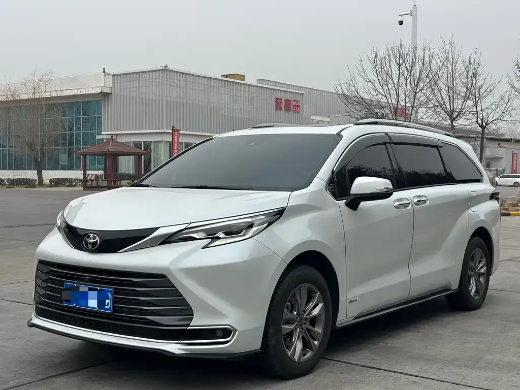 Toyota Sienna 2024 из CN, фото 1